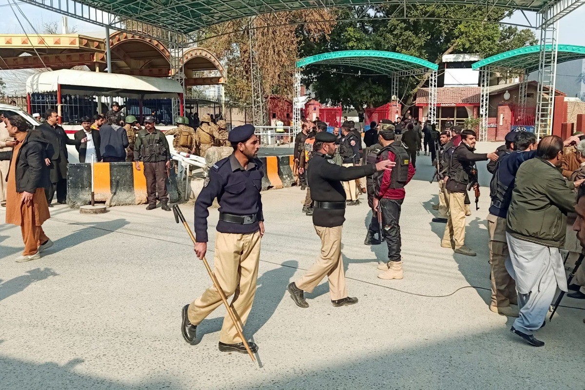 Мешіттегі жарылыс: Пәкістанда 28 адам қаза тапты