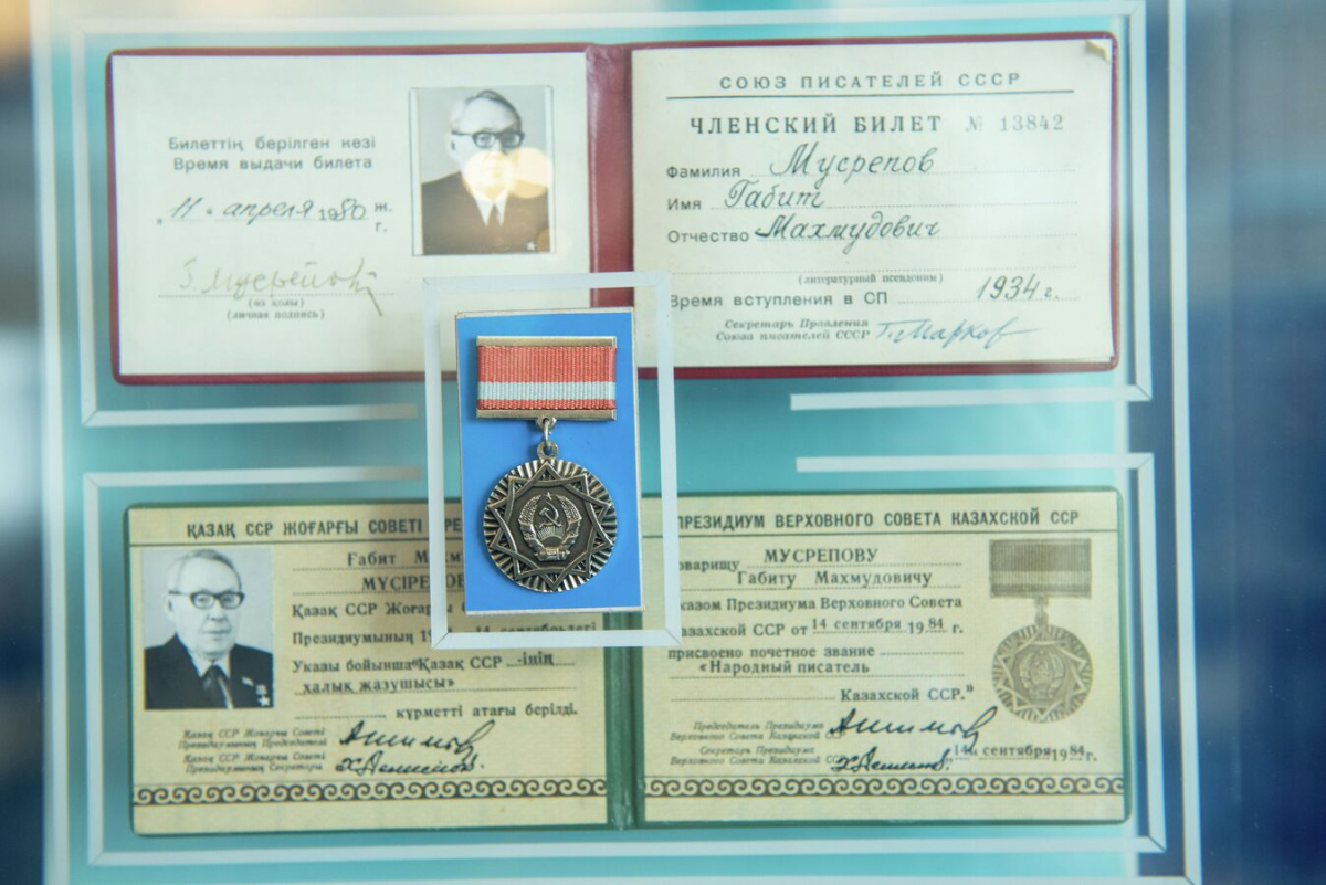 Екі мың кітап бар: Ғабит Мүсірепов 17 жыл тұрған үй музейге айналған – фото