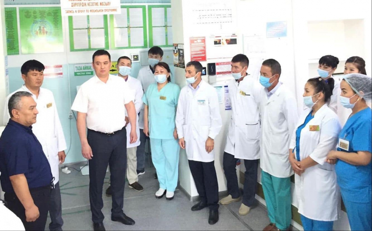 Ақ желеңді абзал жандармен жүздесу