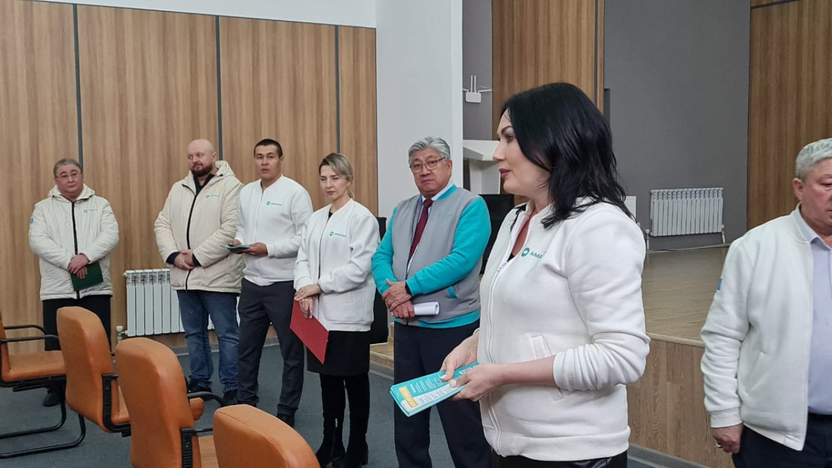 AMANAT: Мәслихат депутаттығына үміткер бір топ белсенді Щучьедегі колледж оқытушыларымен кездесті