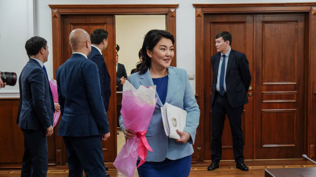 Қазақстанда мемлекеттік қызметкерлердің жартысынан көбі – әйелдер