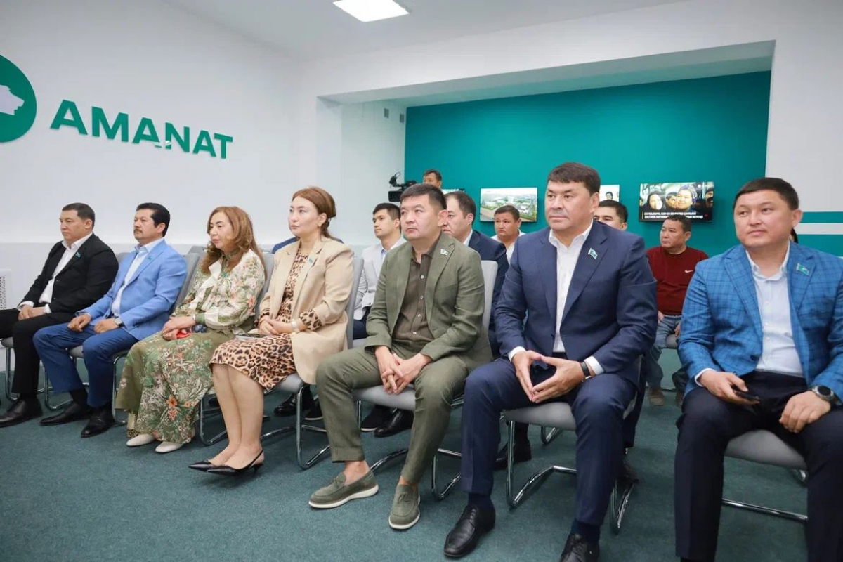 САЯСИ КЕҢЕСТЕ ЖОЛ КАРТАСЫ БЕКІТІЛДІ