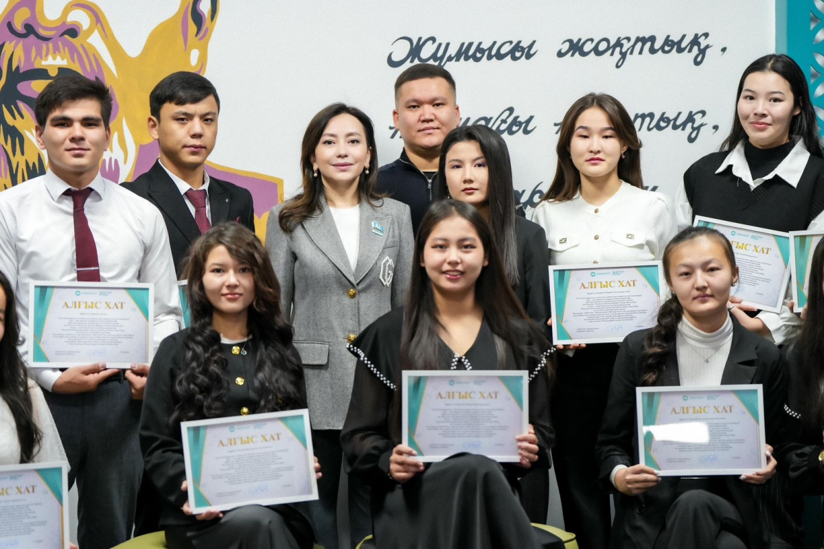 АТҚАРУШЫ ХАТШЫ СТУДЕНТТЕР КҮНІМЕН ҚҰТТЫҚТАДЫ