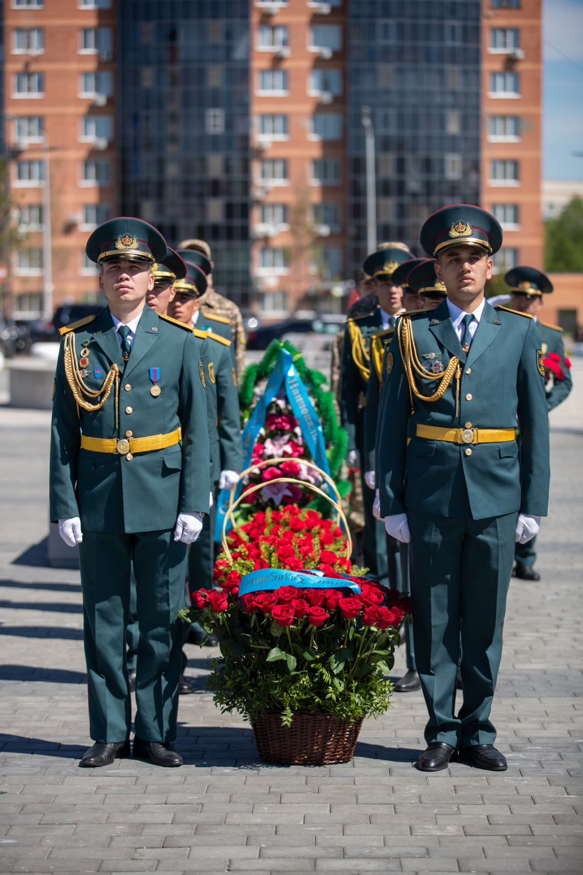 ШҚО ӘКІМІ САҒАДАТ НҰРМАҒАМБЕТОВТЫҢ ЕСКЕРТКІШІНЕ ГҮЛ ШОҒЫН ҚОЮ РӘСІМІНЕ ҚАТЫСТЫ