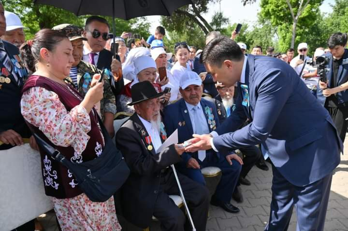 ШЫМКЕНТ  ӘКІМІ  ҰЛЫ  ОТАН СОҒЫСЫ  АРДАГЕРЛЕРІНЕ ПӘТЕР СЫЙЛАДЫ