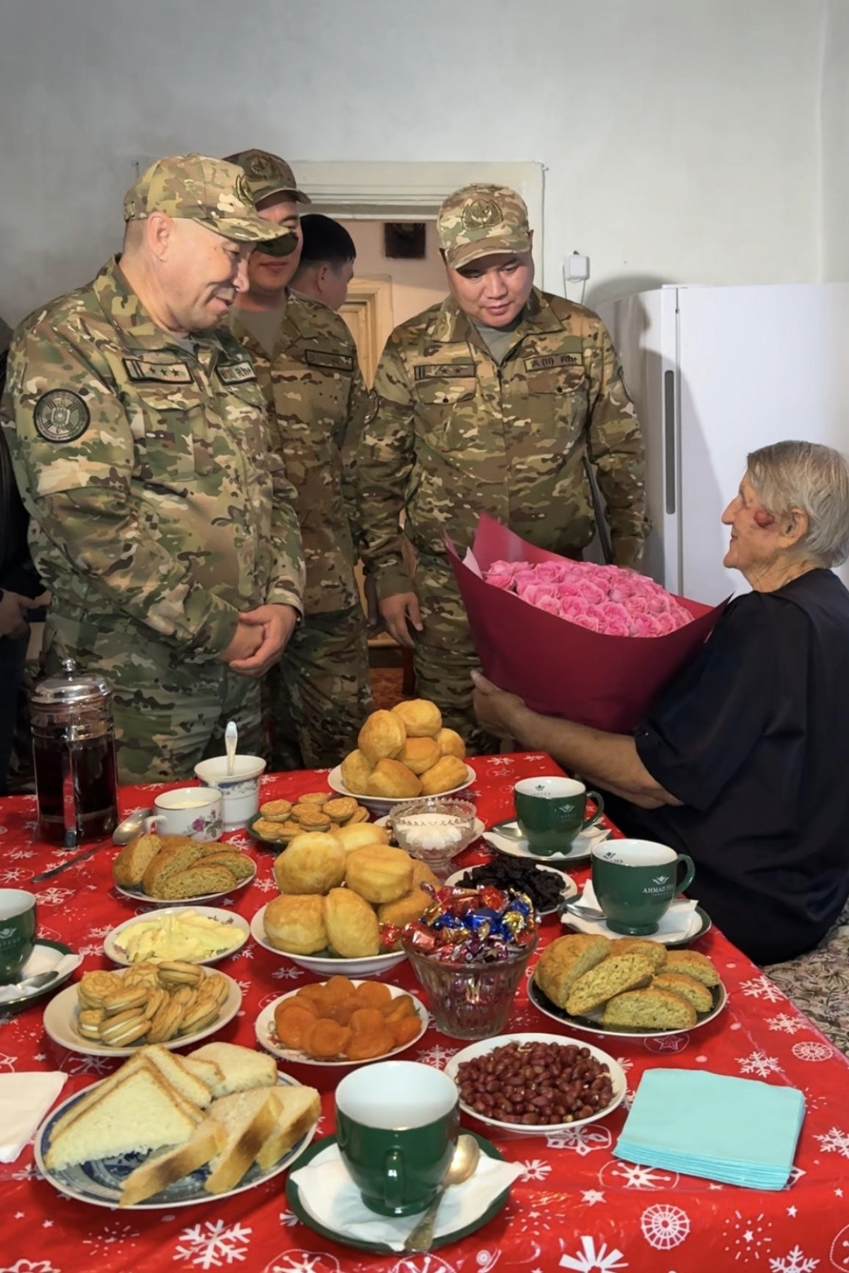 В преддверии Дня пожилых людей офицеры Нацгвардии навестили 103-летнего ветерана войны