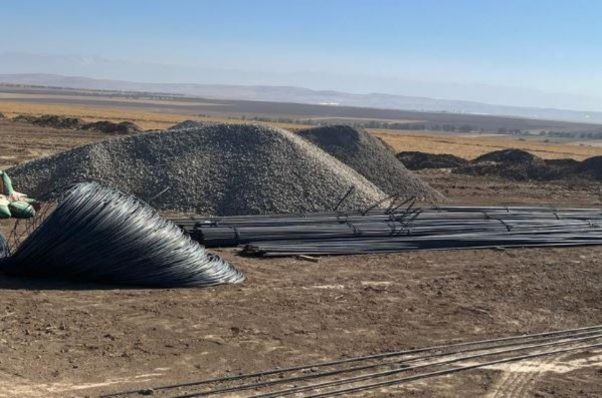 ТҮРКІСТАН ОБЛЫСЫ: ТҮЛКІБАС АУДАНЫНДА ШАҒЫН ӨНДІРІСТІК НЫСАНДАРДЫҢ ҚҰРЫЛЫСЫ БАСТАЛДЫ